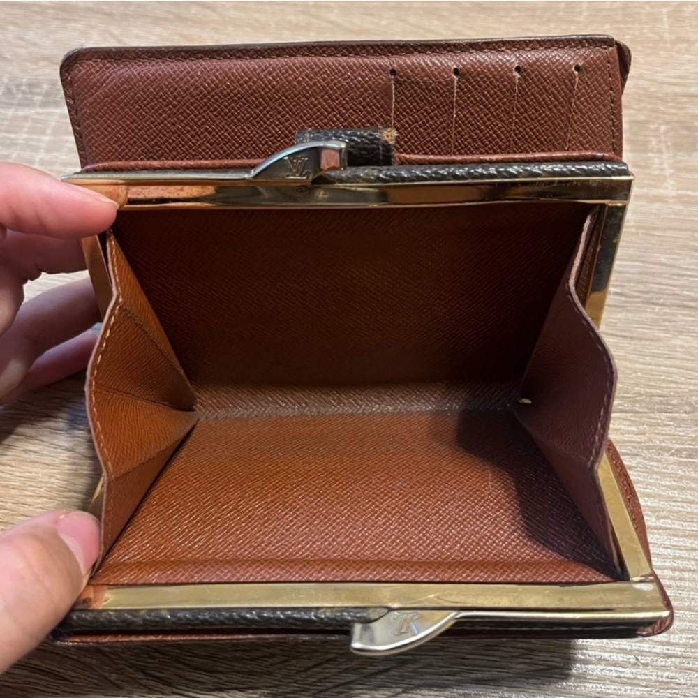 Louis Vuitton KISSLOCK WALLET - Picture 2 of 9